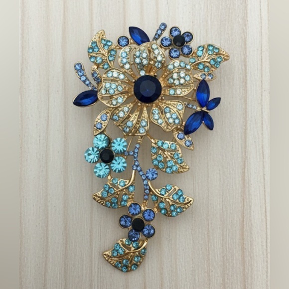 Quiet Luxury Boutique Jewelry - ✨NEW Elegant Gold and Blue Floral Crystal Brooch